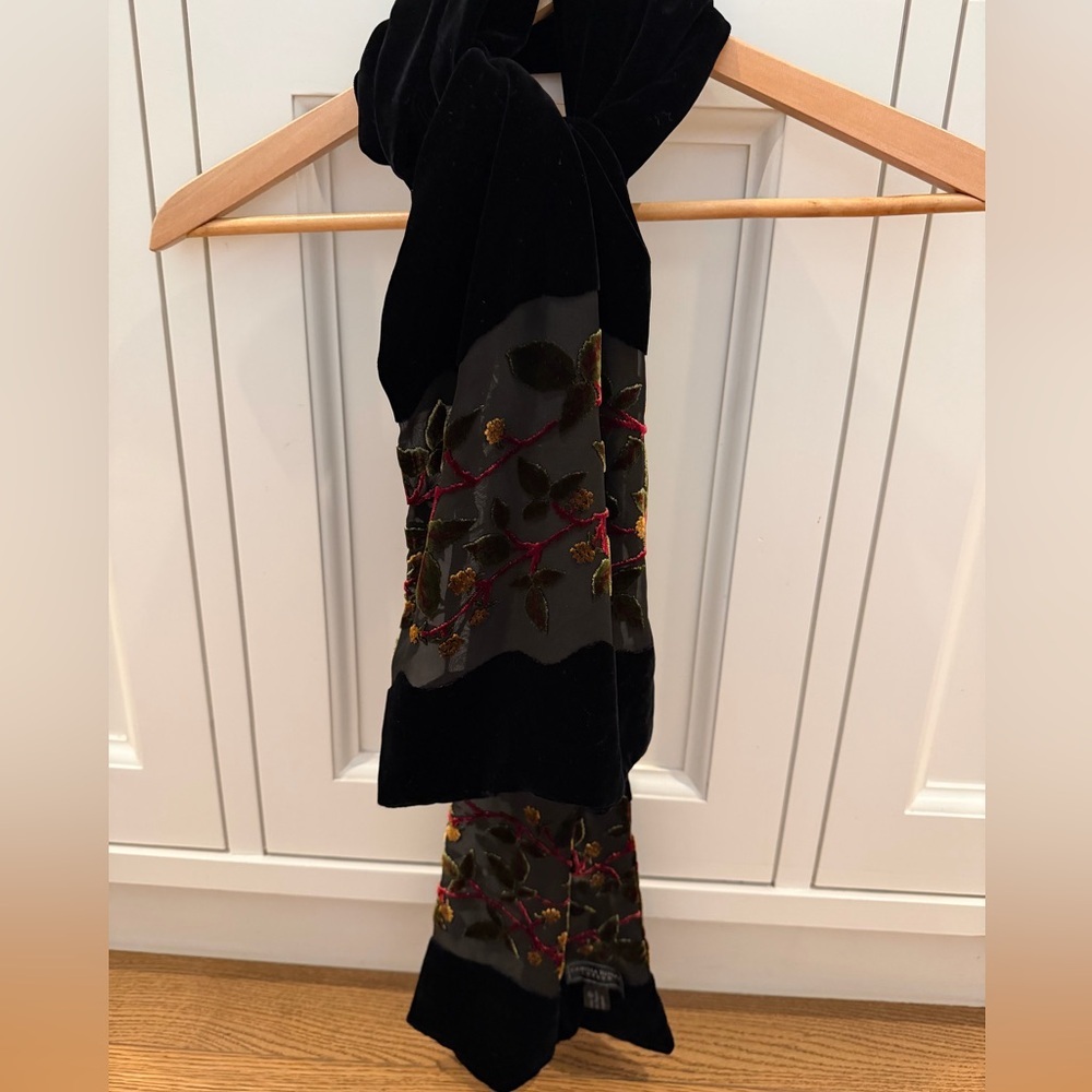 Camilla Ridley London Silk Velvet Vine Leaf Scarf - Picture 3 of 6